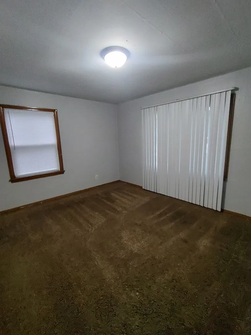 Cute 3 Bedroom 1 Bath Home — Photo 2