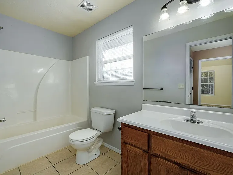 813 E Daniels St — Photo 11