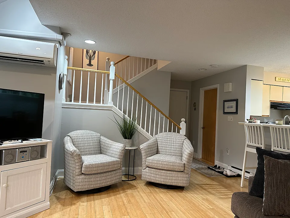 146 W Grand Ave #78
