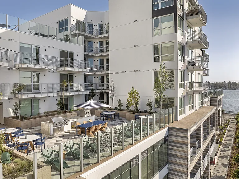 Portico Waterfront — Photo 39