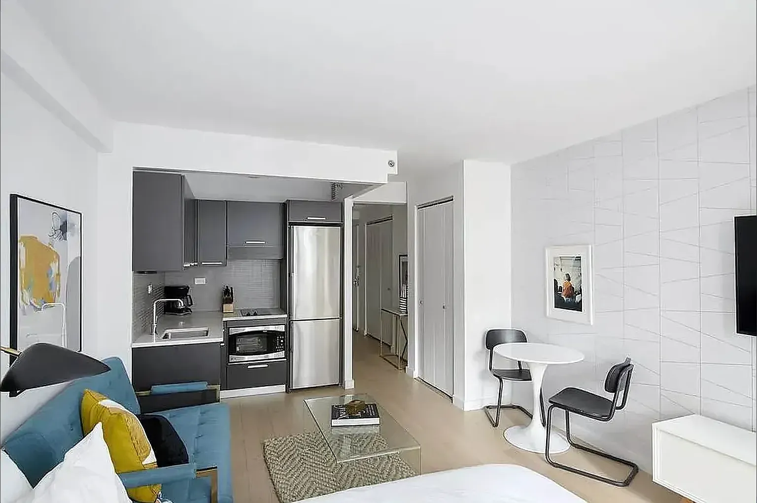 222 East 39th Street — Photo 2