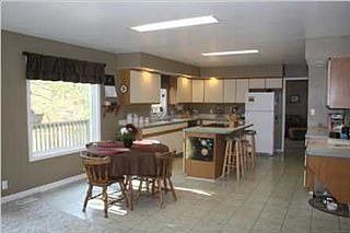 3rd image of 7811 Woodland Dr