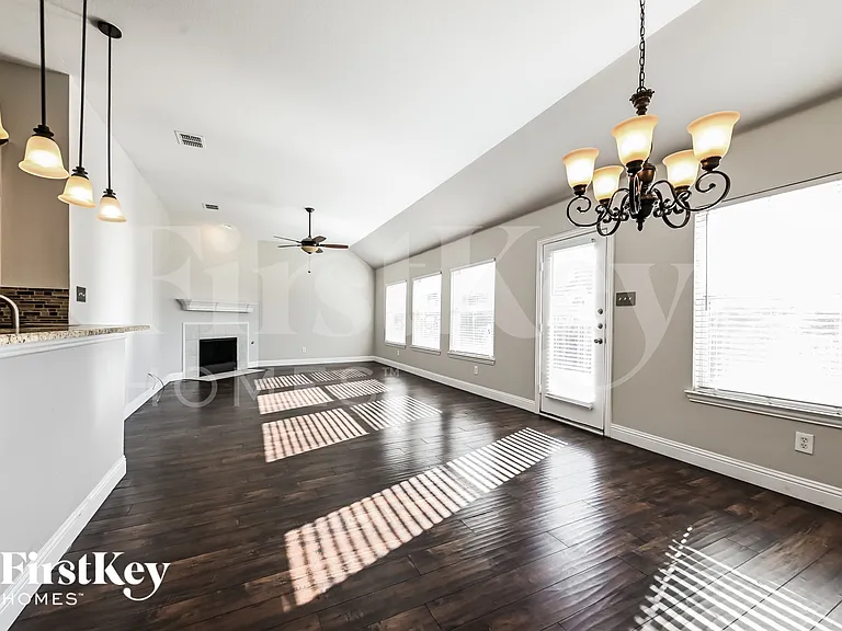 502 Dover Park Trl — Photo 3