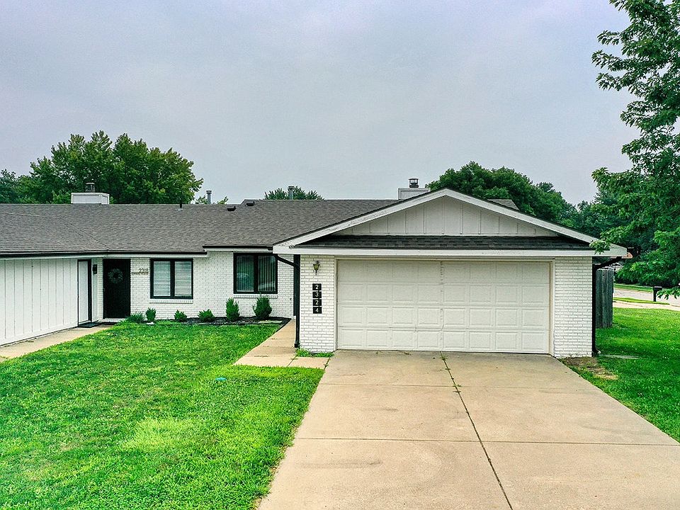 Duplex home, right side corner unit available