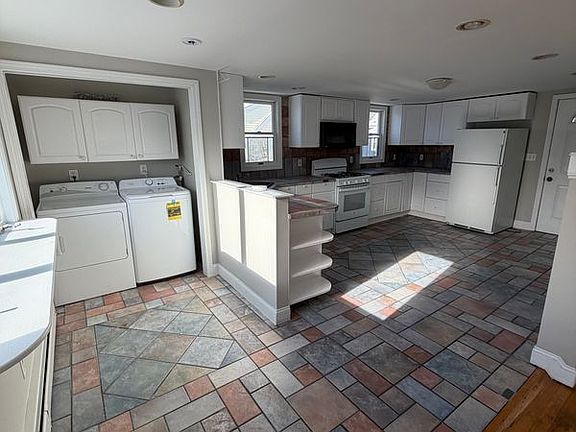 2nd image of 18 Grove St #2