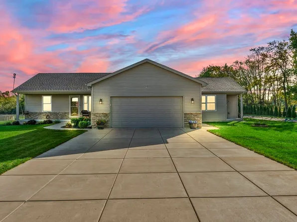15671 Truman St, Lowell, IN 46356