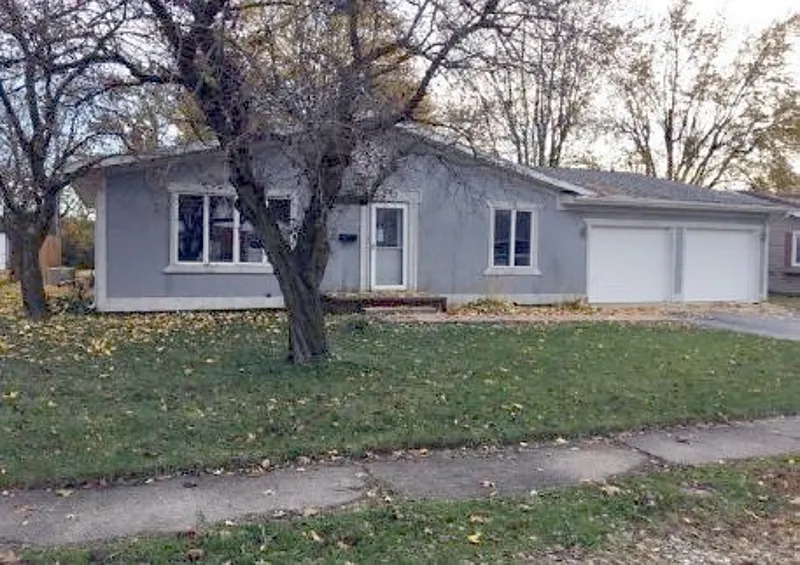 733 E Stewart Dr photo 1
