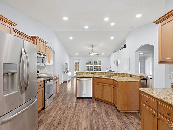 5th image of 732 Mohegan Cir
