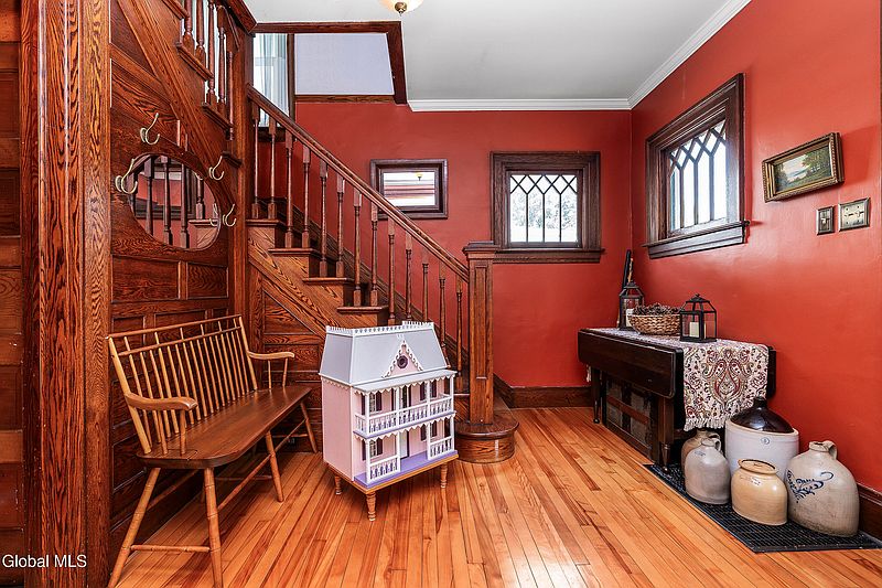 5th image of 230 Ridge Street