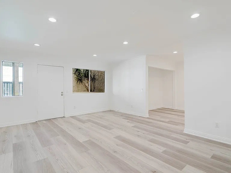 333 Burchett St #111 — Photo 4