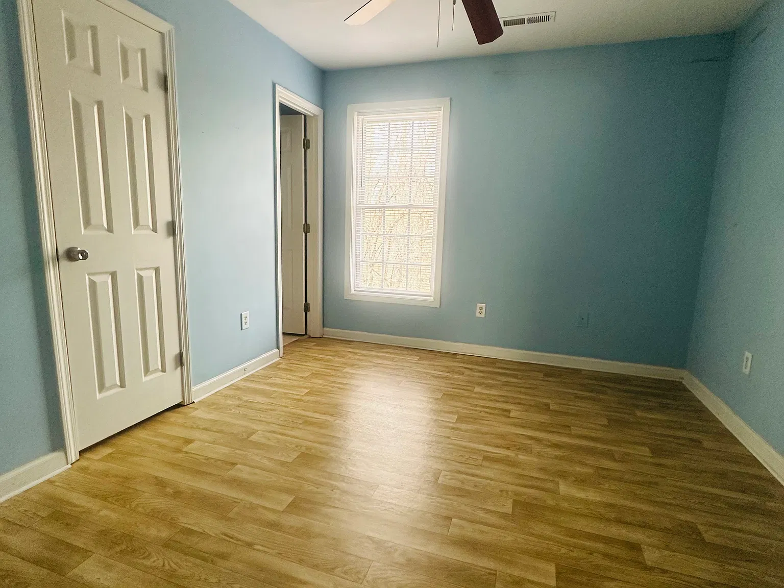 2 bed, 2.5 bath, 975 sqft, $1,400 — Photo 4