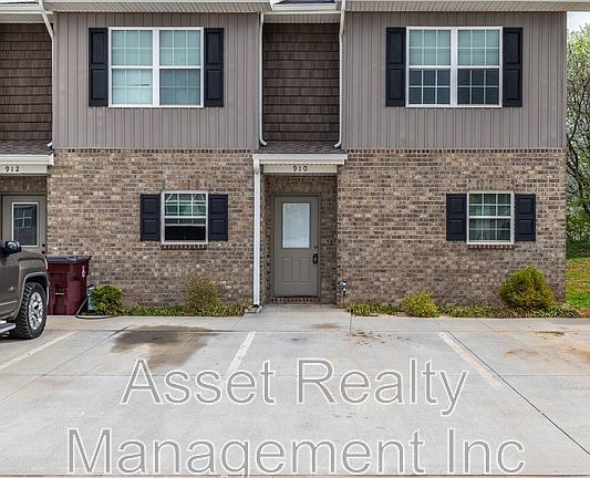3rd image of 910 Warrior Hill Dr #1