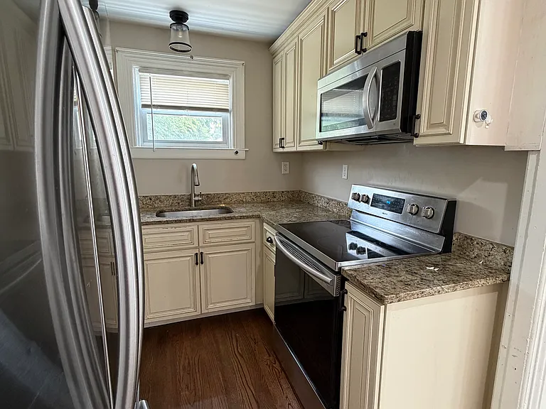 83 Cottage St #1 — Photo 4