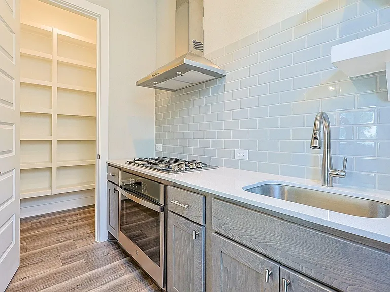 10334 Fountain Shore Dr — Photo 17