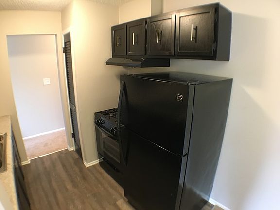 3rd image of 247 N Neltnor Blvd APT H1b