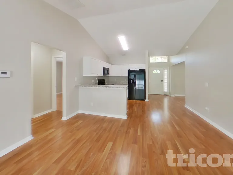 17128 Woodcrest Way — Photo 2