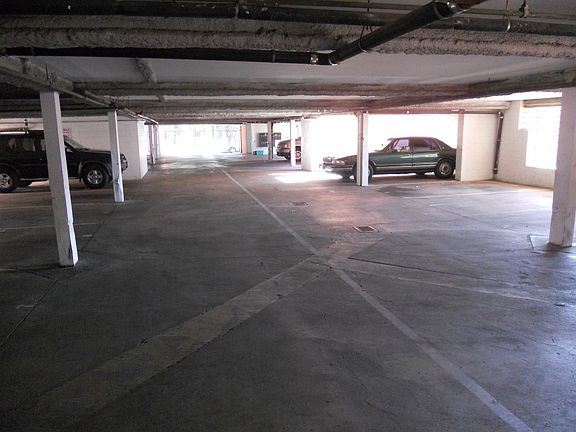 4th image of 4967 Auburn Dr APT 2