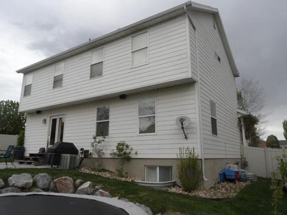 3rd image of 307 W Vineyard Way