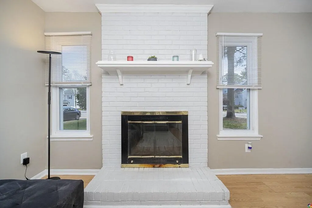 505 Barberton Dr — Photo 4