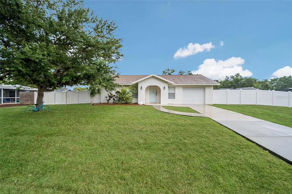 3 bed, 2.0 bath, 1154 sqft, $2,200 — Photo 2