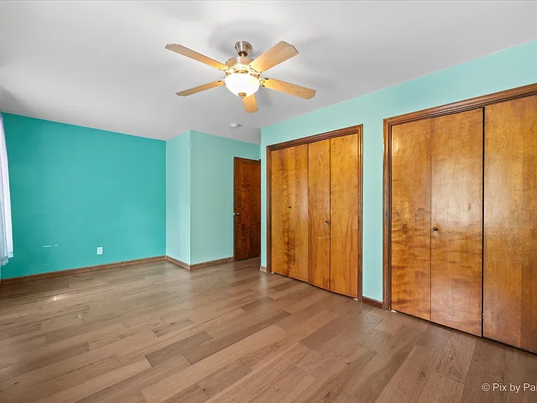 702 N View St — Photo 14