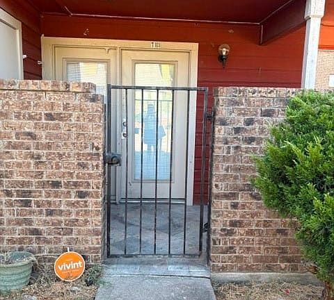 2nd image of 9839 Walnut St #103