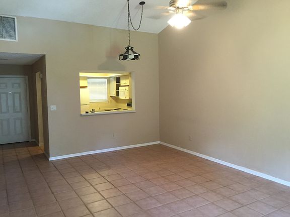 2nd image of 4016 Crossroads Pl