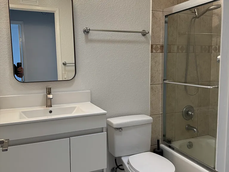 3275 Caminito Eastbluff #206 — Photo 24
