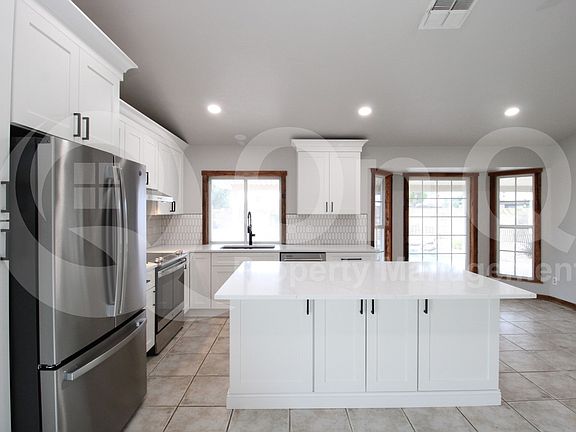 4th image of 18266 N 39th Dr