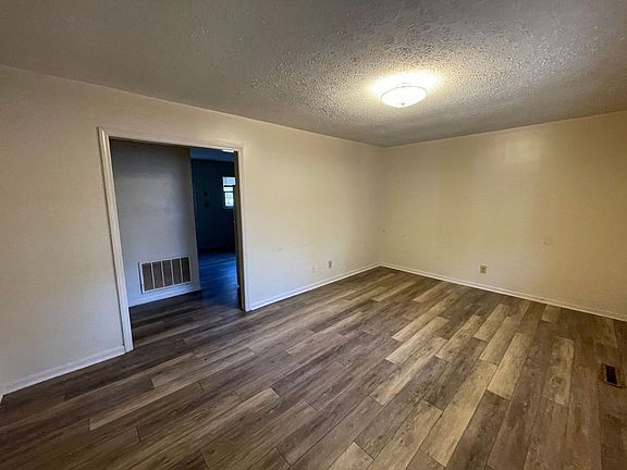 3rd image of 1127 Bridges St #A