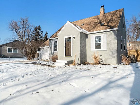 3rd image of 1406 W Sunset Dr