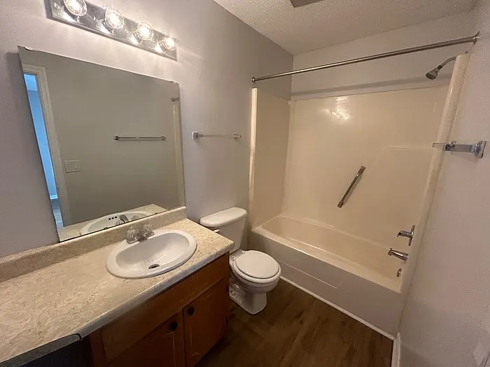 940 Glenn St #703 — Photo 16