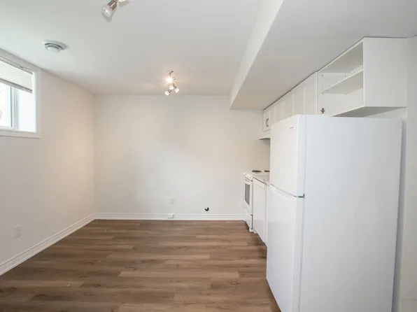36 Viger Dr #B, Welland, ON L3B 0E3