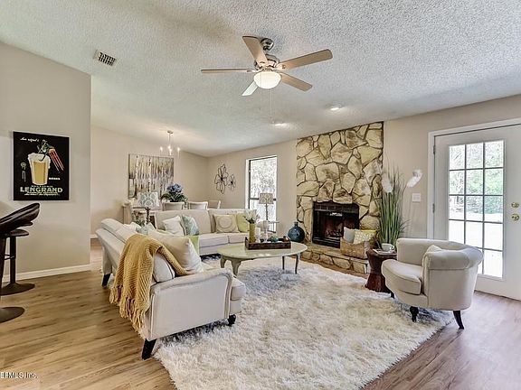 3rd image of 8275 Knotts Landing Dr N