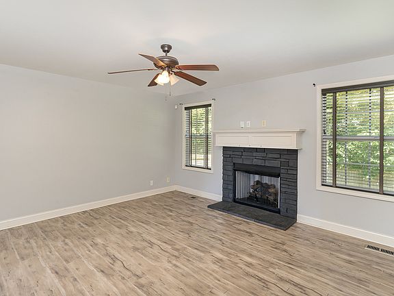 4th image of 779 Banister Dr