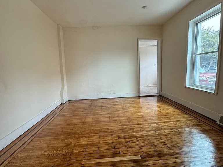 521 E Westmoreland St — Photo 6