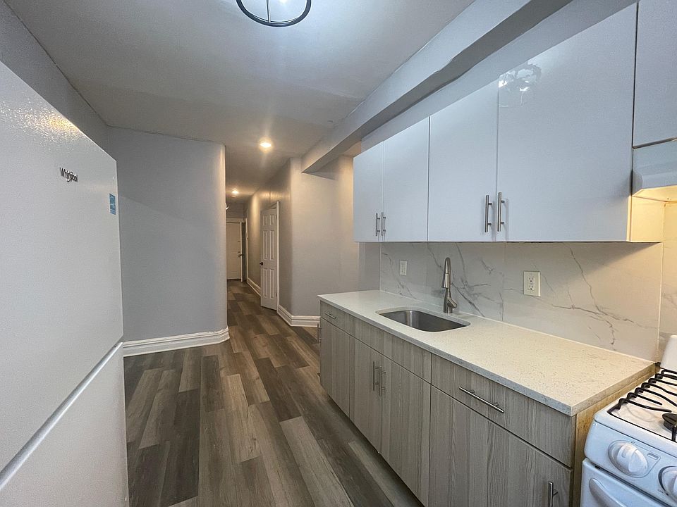 1st image of 122 Corbin Ave #32E