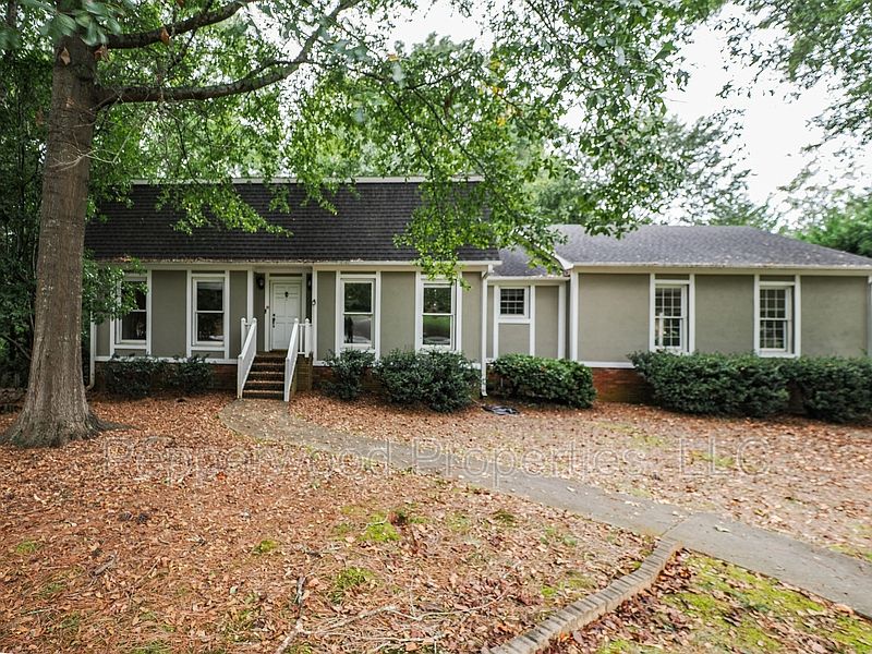 1st image of 204 Fernbrook Cir