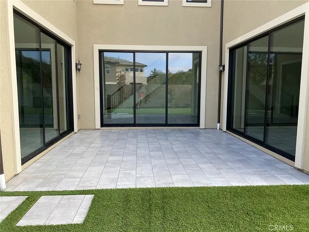 5 bed, 5.5 bath, 5006 sqft, $11,500 — Photo 2