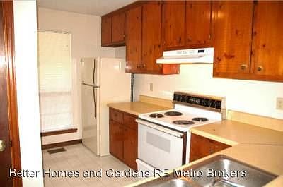 2nd image of 2107 Valley Oaks Dr SE