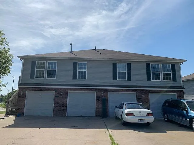 2 bed, 1.5 bath, 1000 sqft, $1,350 — Photo 2