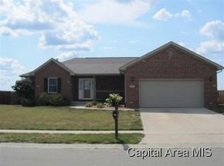 713 Racastle Dr, Chatham, IL 62629