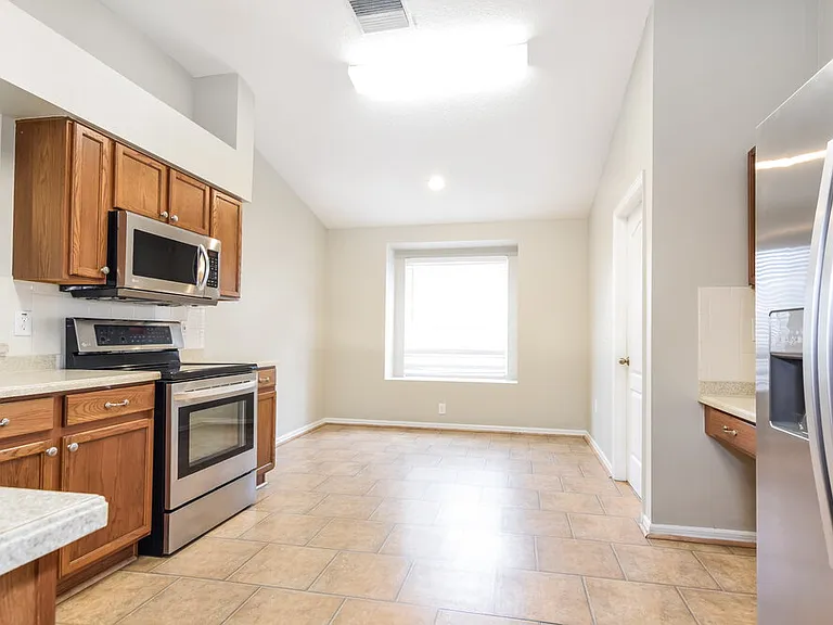 812 Lesa Glen Pl — Photo 5