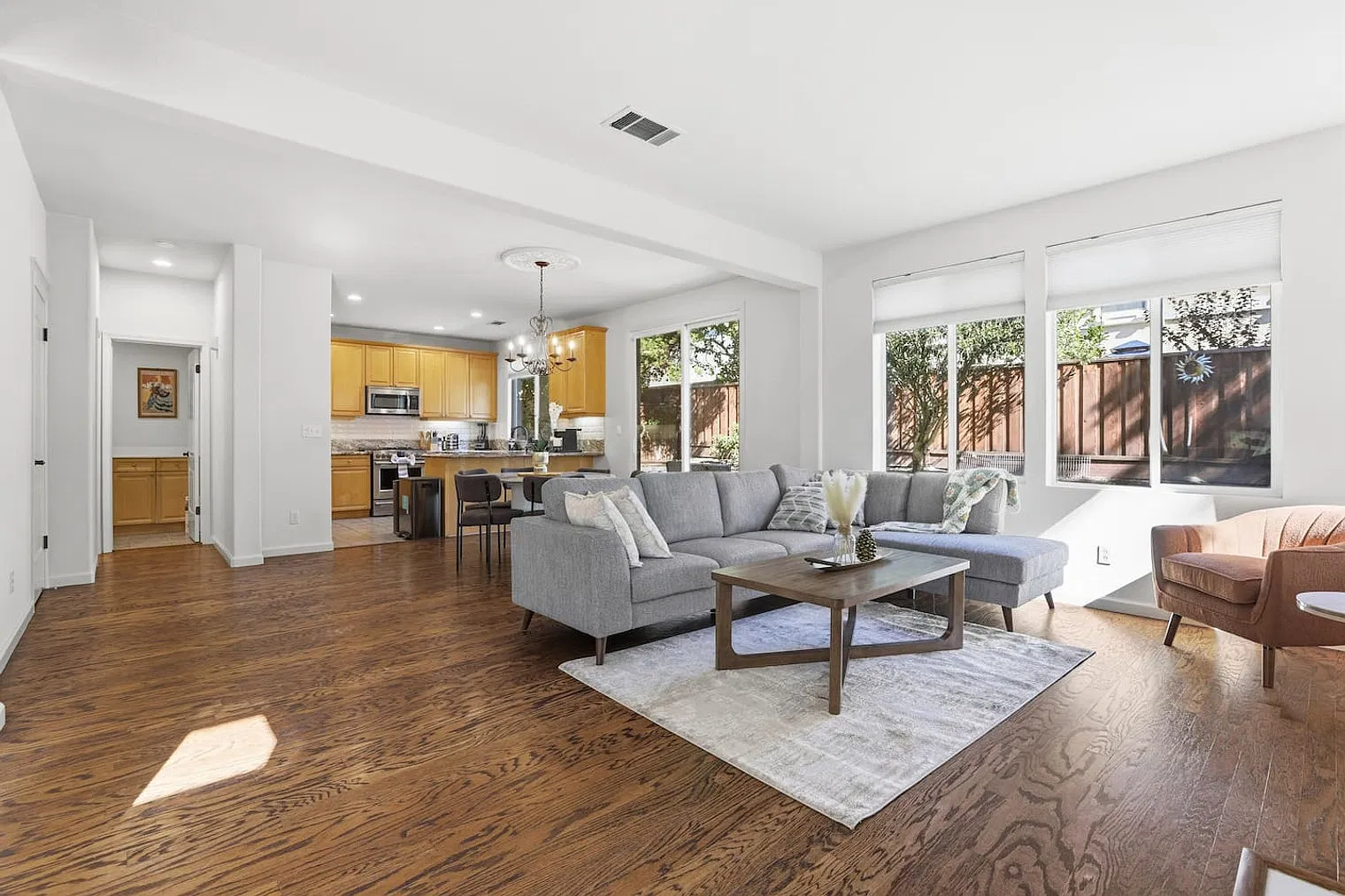 3 bed, 2.5 bath, $10,916 — Photo 4