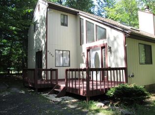 8382 Garden Dr, Tobyhanna, PA 18466