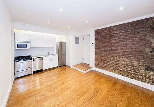 Building Photo - 535 Hudson St #4