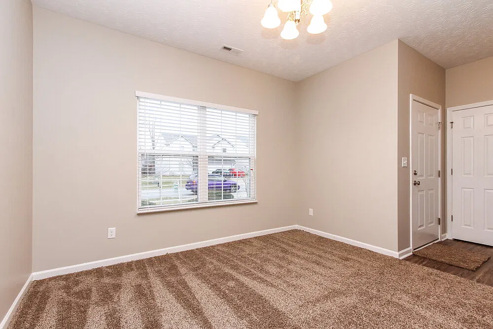 3 bed, 2.0 bath, 1618 sqft, $2,470 — Photo 2