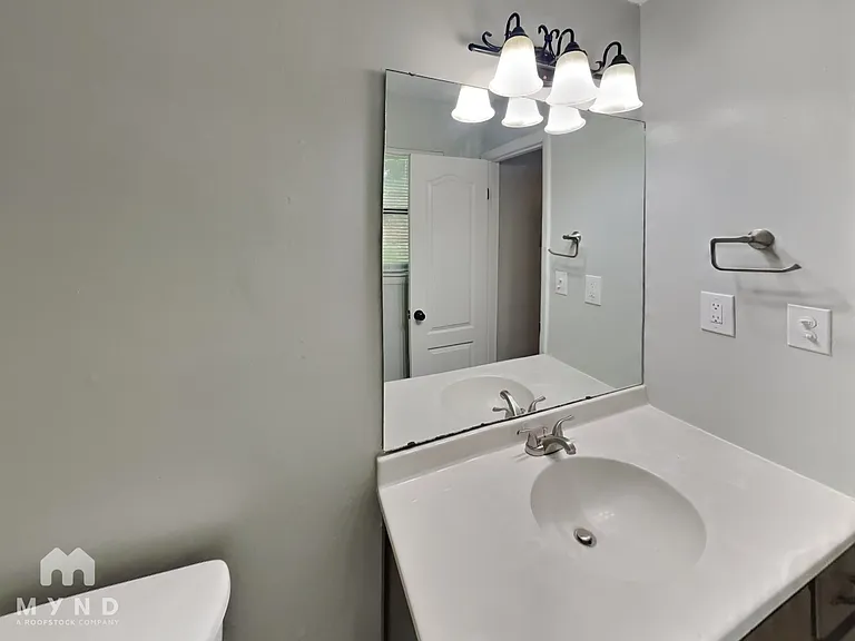 95 Academy St — Photo 9
