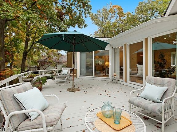 5th image of 65 Whiteoak Dr