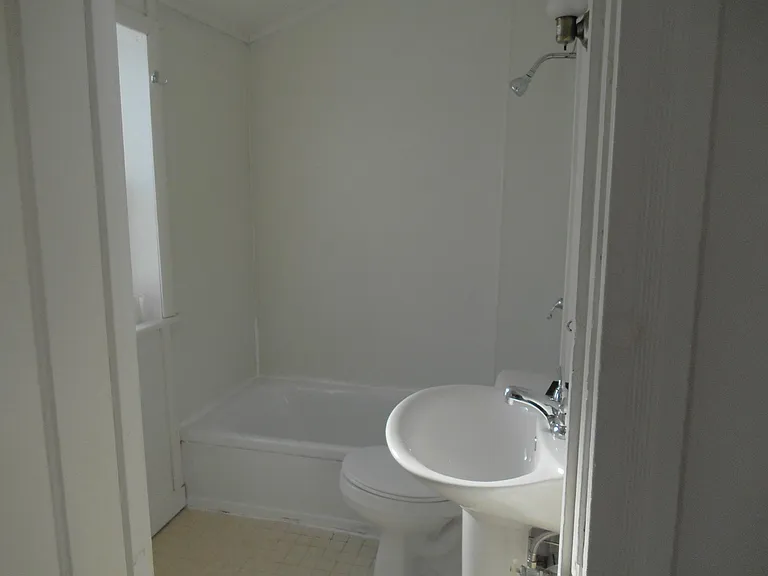 1821 E Thomas Ave — Photo 5